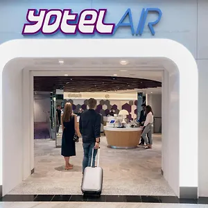 Yotelair Changi Airport Landside فندق